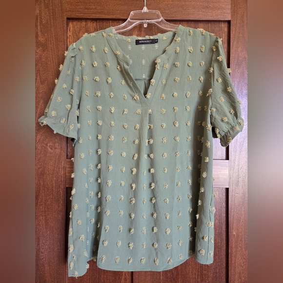 Women's Flowy Textured Top / Tunic / Blouse - Picture 2 of 10